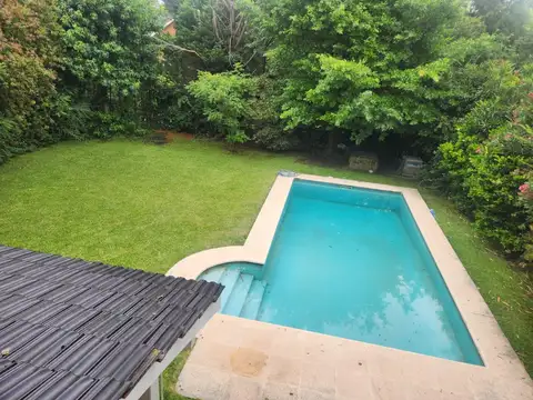 Casa familiar con pileta y gran jardín – Club de Campo Pueyrredón