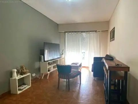 Departamento en 1er piso, en Castelar Centro 