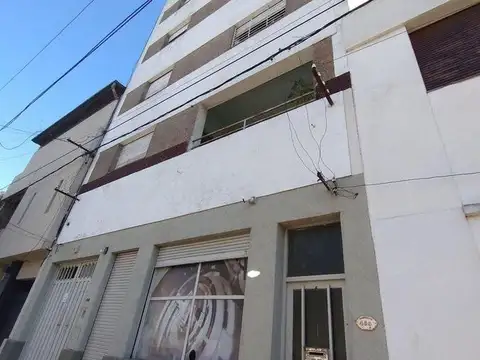 Venta departamento a metros de club naútico y río