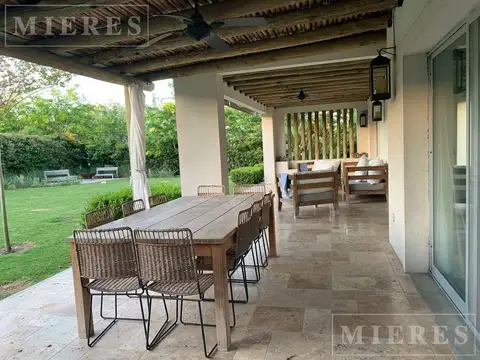 Casa en Alquiler Temporal con 2 cocheras