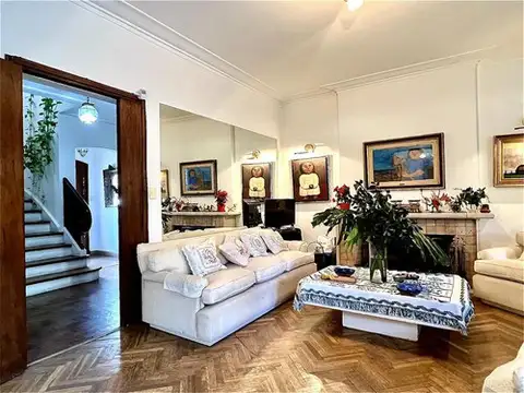 Casa en Venta con 3 cocheras