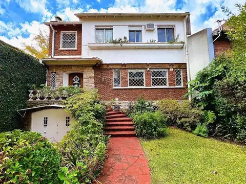 Venta - Casa 8 Ambientes - Vicente Lopez
