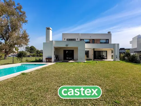 Casa en Alquiler con 4 cocheras