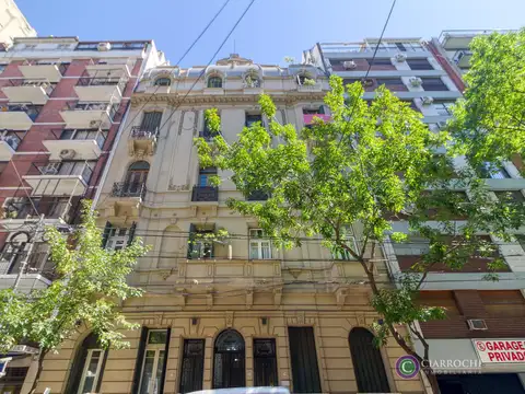Junín y Av. Santa Fe - Edificio Estilo Francés - Oportunidad - Departamento de 4 amb. c/ 2 Patios