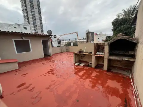Hipólito Yrigoyen al 3900. PH en Lanús Oeste