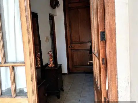 Casa 6 ambientes con 2 baños