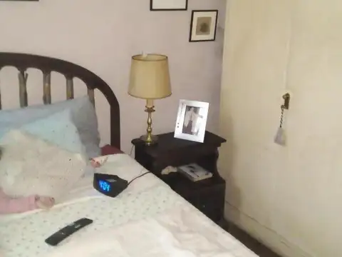 Amplio Departamento 2 Ambientes con Dependencia, Dos Patios y Parrilla