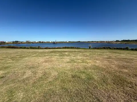 Exclusivo Lote Al Agua con Bajada Propia Para Lancha en El Barrio Nautico El Naudir en Escobar
