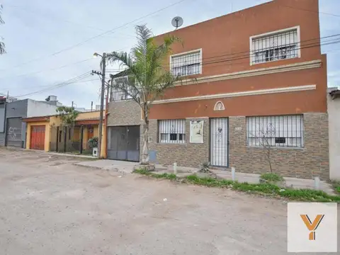 Casas en venta - 8 Dormitorios 3 Baños - 370Mts2 - Berisso