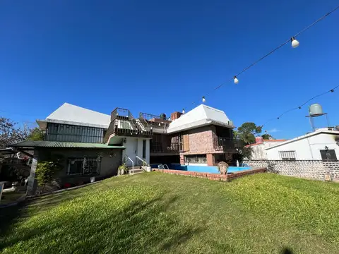 Venta / Permuta casa A RECICLAR 4 dormitorios con pileta - Funes, Santa Fe.