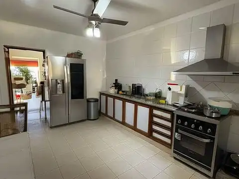 Casa 6 ambientes con 3 baños