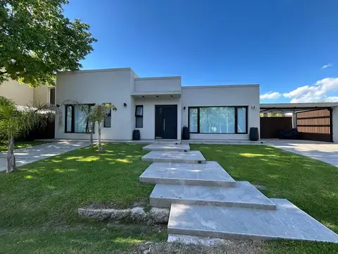 CASA EN VENTA  EN COUNTRY BANCO PROVINCIA