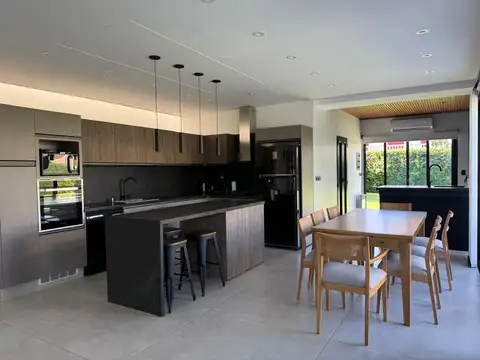 Casa en Venta en Country Club Banco Provincia, USD 460.000