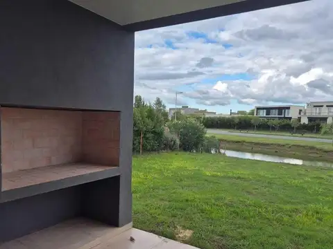 Casa en Venta en El Canton, USD 250.000