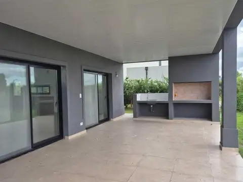 Casa 4 ambientes con 3 baños