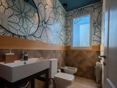 MODERNA RESIDENCIA EN LOS TRONCOS - CON PISCINA -