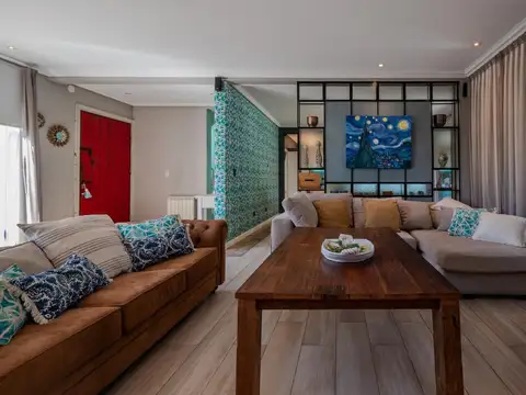 Casa en Venta con 2 cocheras