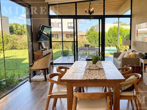 Casa 5 ambientes con 2 baños