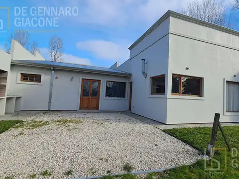 Casa en Venta con 2 cocheras