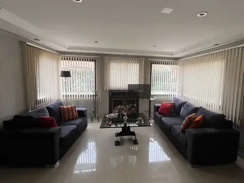 Casa en venta c/ cochera en Maipú
