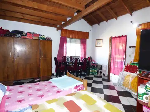 CASA P/ 2 FAMILIAS EN VENTA EN TEMPERLEY C/ LOCAL