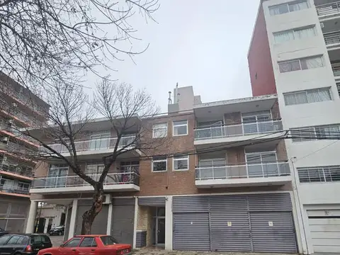 Arroyito Rio, moderno departamento con cochera doble, patio, ascensor.