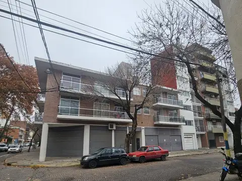 Arroyito Rio, moderno departamento con cochera doble, patio, ascensor.