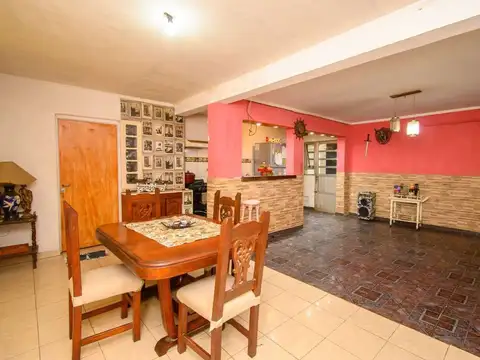 Venta- Casa 3d, cochera doble y patio -B° Favaloro