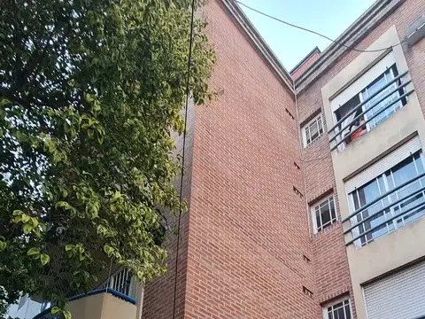 Departamento al frente de 2 ambiente con balcon ,muy luminoso !! ecxelente ubicacion!!!!