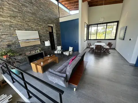 Casa 4 ambientes con 3 baños