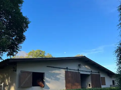 Excelente chacra con instalaciones ecuestres en Cortines, Luján