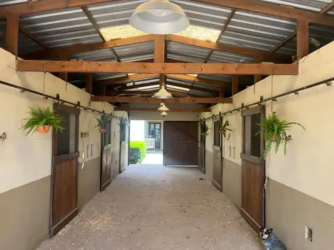 Excelente chacra con instalaciones ecuestres en Cortines, Luján