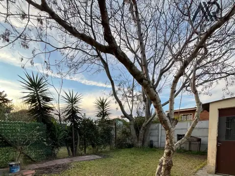 Casa en alquiler c/ cochera en Parque Carrasco