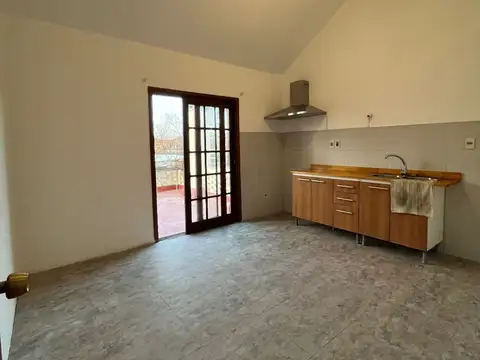 Casa 6 ambientes con 2 baños