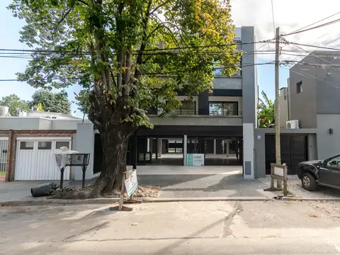 IMPRESIONANTE TRIPLEX A ESTRENAR CON JARDIN, PISCINA Y TERRAZAS, EN OLIVOS.