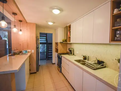 Casa 6 ambientes con 4 baños