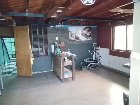 CASA EN RANELAGH C/ LOCAL EN P.B U$S 79.000.-