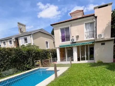 Casa en Venta con 3 cocheras