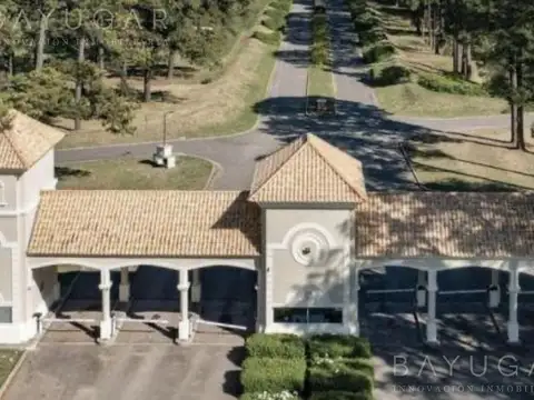Venta - Lote Central con Vista al Golf en Pinares Country Club