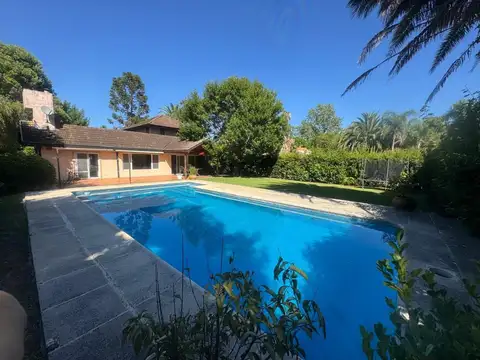 Casa 6 ambientes con 4 baños