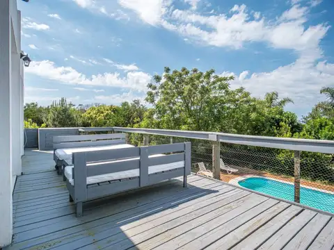 Casa en alquiler de 4 dormitorios en La Juanita 100