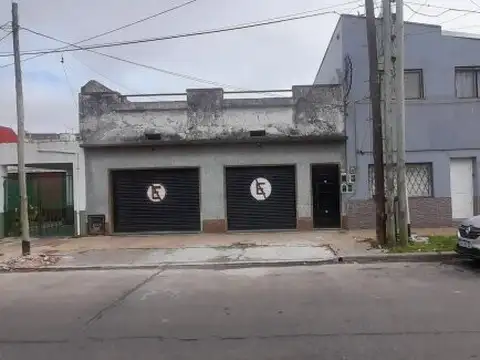 Casa 3 ambientes, local y cochera para 3 autos