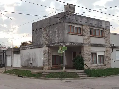 Ameghino 198 y Ratti