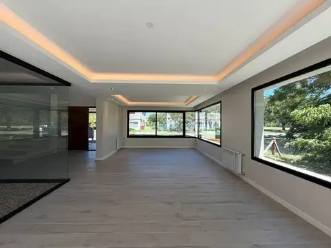 Casa en Venta con 4 cocheras