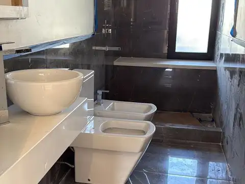 Casa en Venta con 4 cocheras