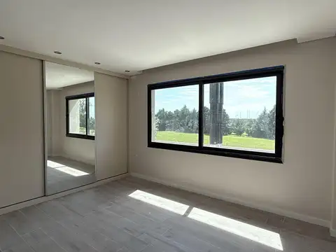Casa 7 ambientes con 4 baños