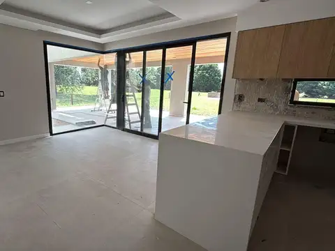Casa en Venta con 4 cocheras