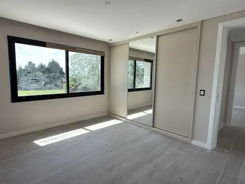 Casa 4 dormitorios en venta barrio cerrado Funes