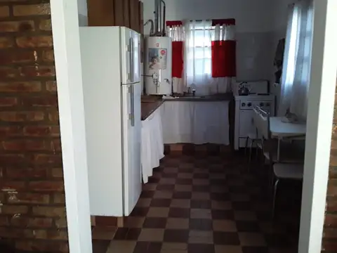 Casa 4 ambientes con 2 baños