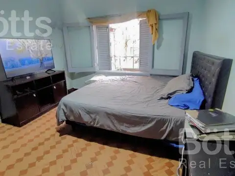 Casa 6 ambientes con 2 baños